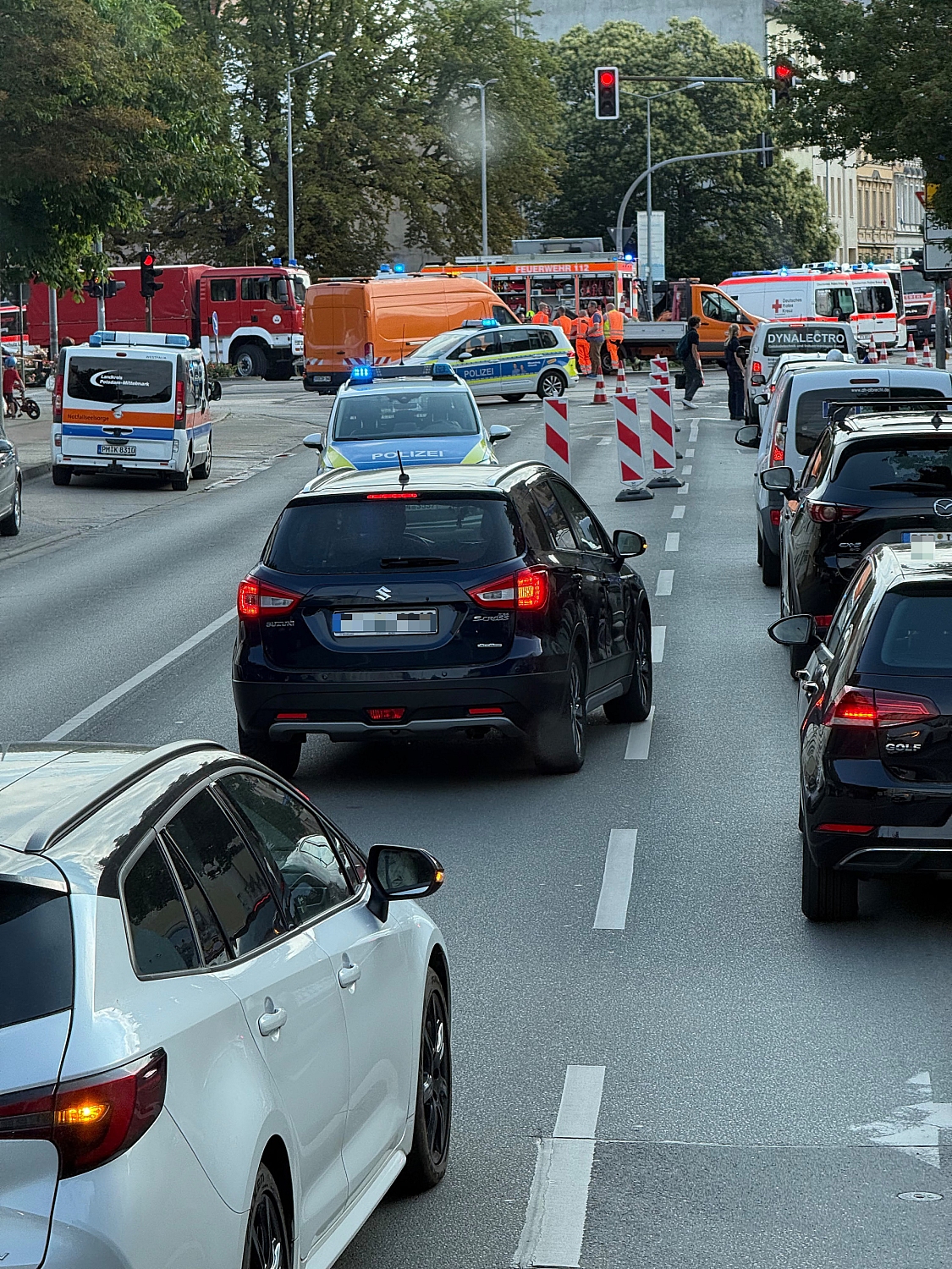 Es qualmt immer noch / Erst Explosion, dann Wohnungsbrand - 9 Verletzte ...