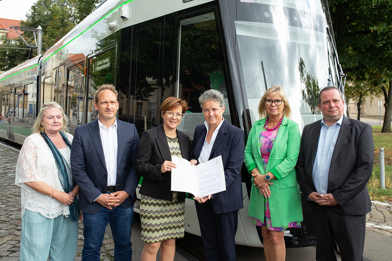 Magdeburg fährt jetzt klimatisiert: Die neue Flexity-Straßenbahn ...