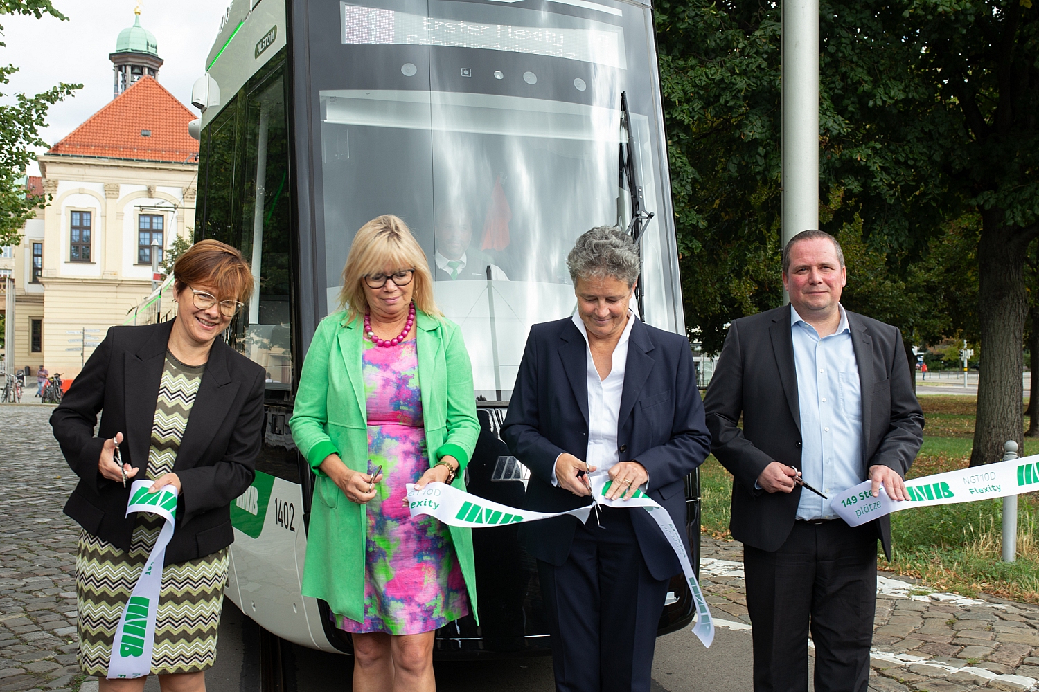 Magdeburg fährt jetzt klimatisiert: Die neue Flexity-Straßenbahn ...